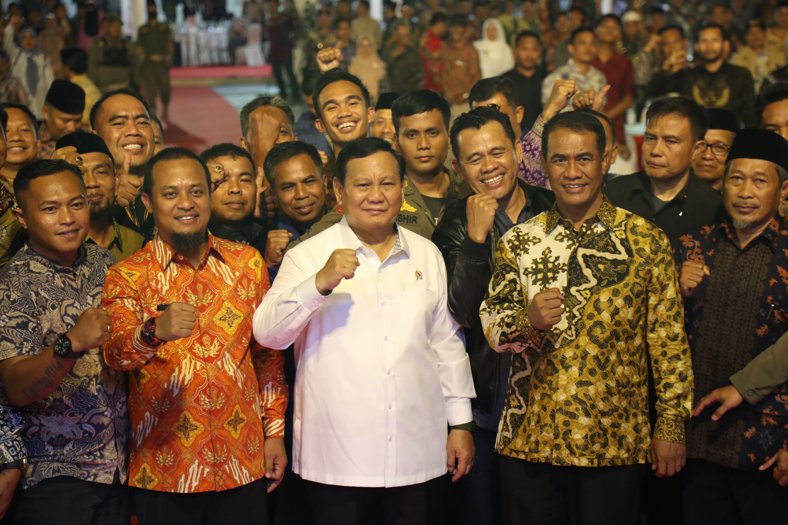 Menhan Prabowo Hadiri gala dinner bersama 2.226 Kepala Desa di dampingi oleh Gubernur Sulawesi Selatan Andi Sudirman Sulaiman (Ashar/Foto:Tim Prabowo/SinPo.id)