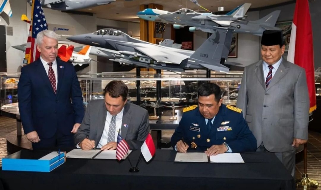 Menhan Prabowo Subianto mengumumkan bahwa Indonesia membeli 24 unit Pesawat Tempur F-15EX terbaru dari Amerika Serikat (Ashar/Foto:Tim Prabowo/SinPo.id)