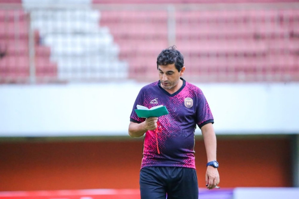 Pelatih RANS Nusantara Eduardo Almeida (Liga Indonesia Baru)