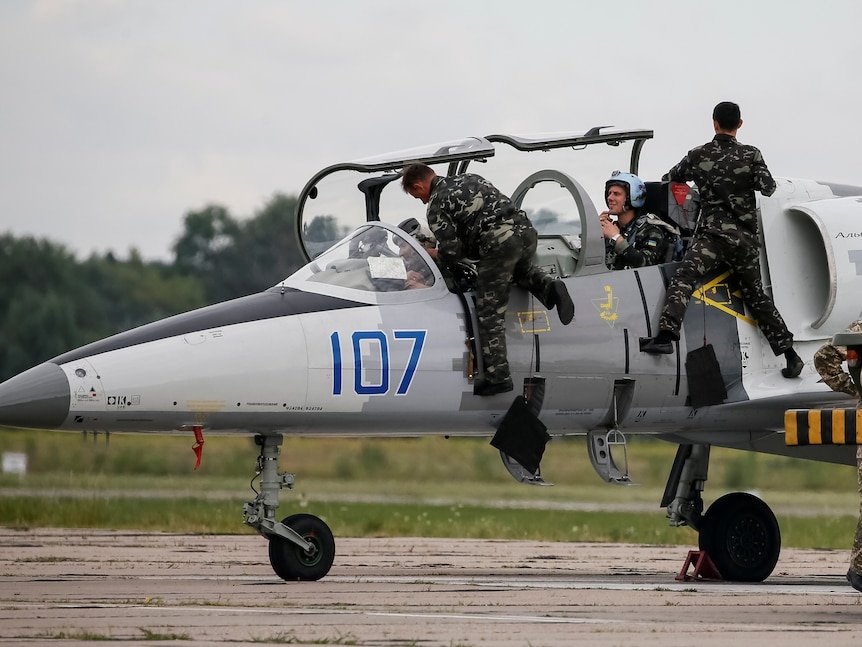 Pesawat tempur Ukraina (Sinpo.id/Reuters)