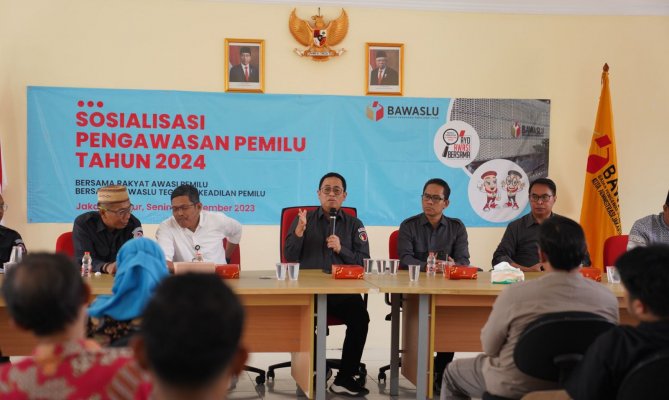 Anggota Bawaslu Puadi (tengah) di Kegiatan Sosialisasi Pengawasan Pemilu Tahun 2024 di Jakarta Timur. Senin 11 September 2023
