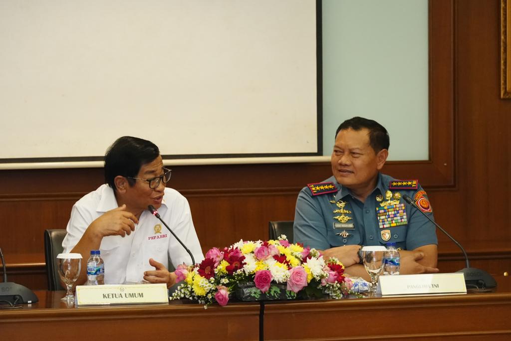 Panglima TNI Laksamana Yudo Margono bersama Ketum Pepabri Agum Gumelar (SinPo.id/ Puspen TNI)