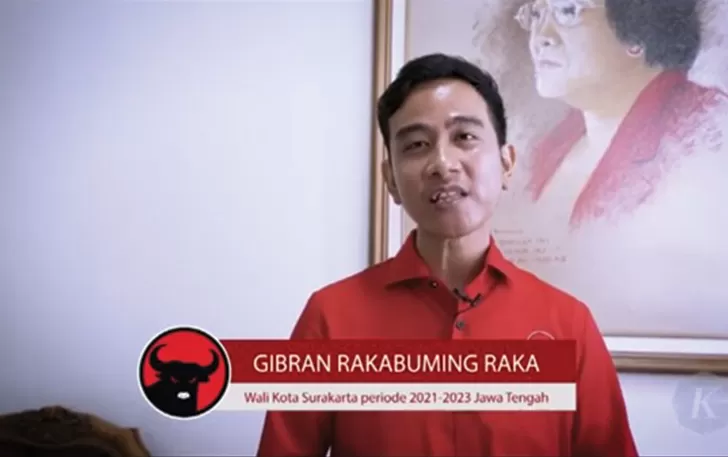 Wali Kota Surakarta Gibran Rakabuming Raka dalam video ajakan memilih Ganjar. Video ini dipersoalkan Bawaslu dan dianggap melanggar aturan kampanye. (SinPo.id/tangkapan layar)