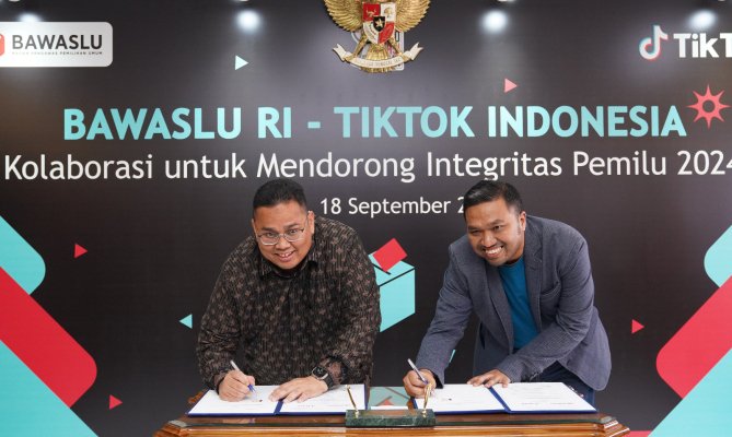 Ketua Bawaslu Rahmat Bagja bersama Head of Public Policy and Government Relation Tiktok Indonesia Firry Wahid, (Bawaslu)