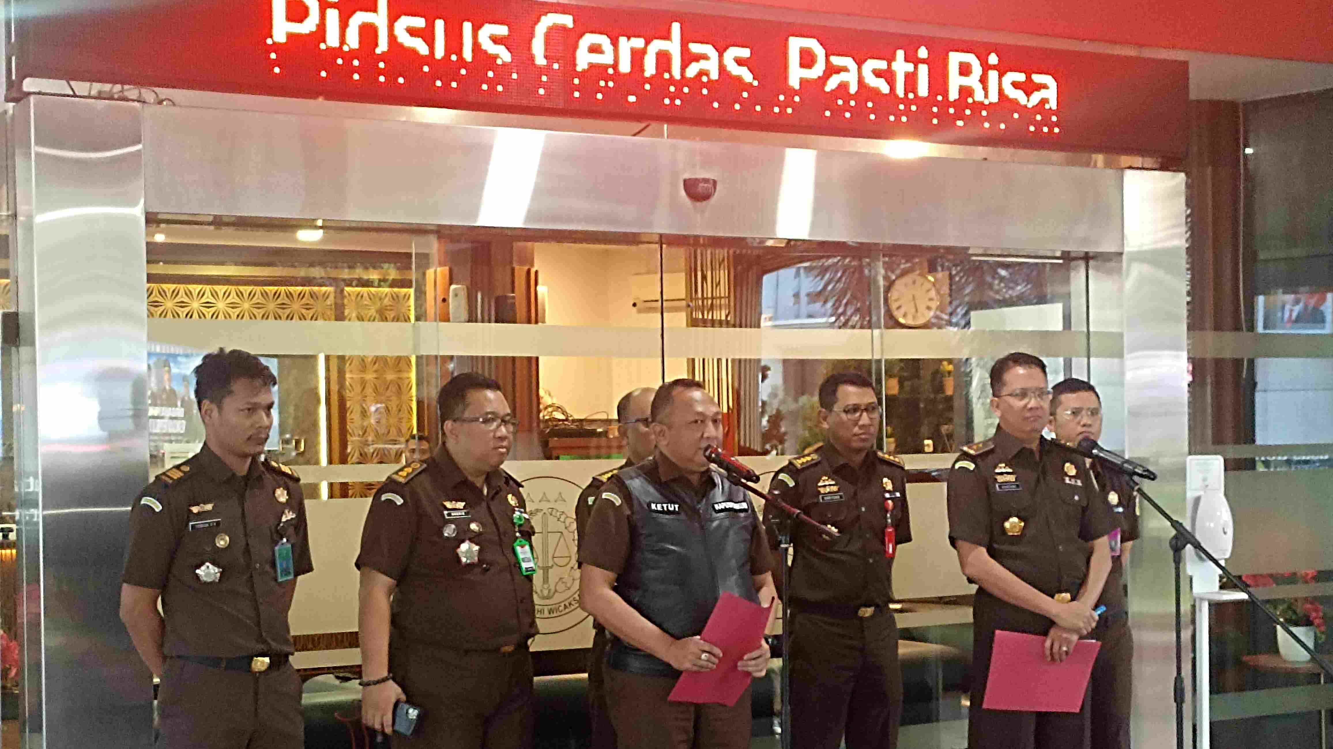 Konferensi pers penetapan tiga tersangka baru korupsi BTS Kominfo di Kejagung (SinPo.id/ Sigit Nuryadin)