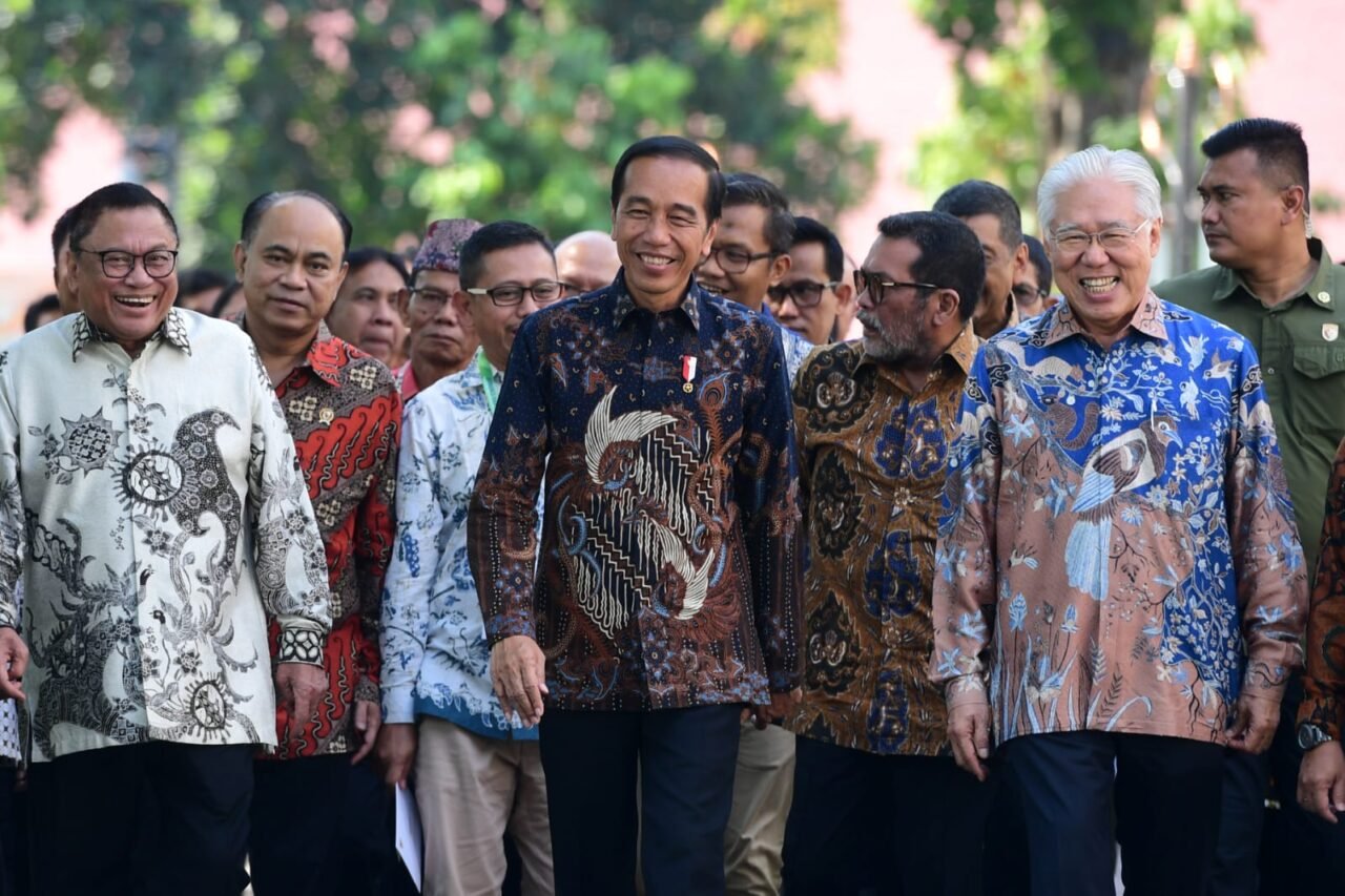 Presiden Jokowi (tengah). (SinPo.id/ BPMI Setpres)