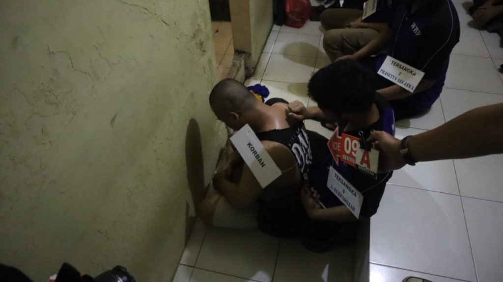 Rekonstruksi kasus tewasnya tahanan di Rutan Polres Depok (SinPo.id/ Humas Polri)