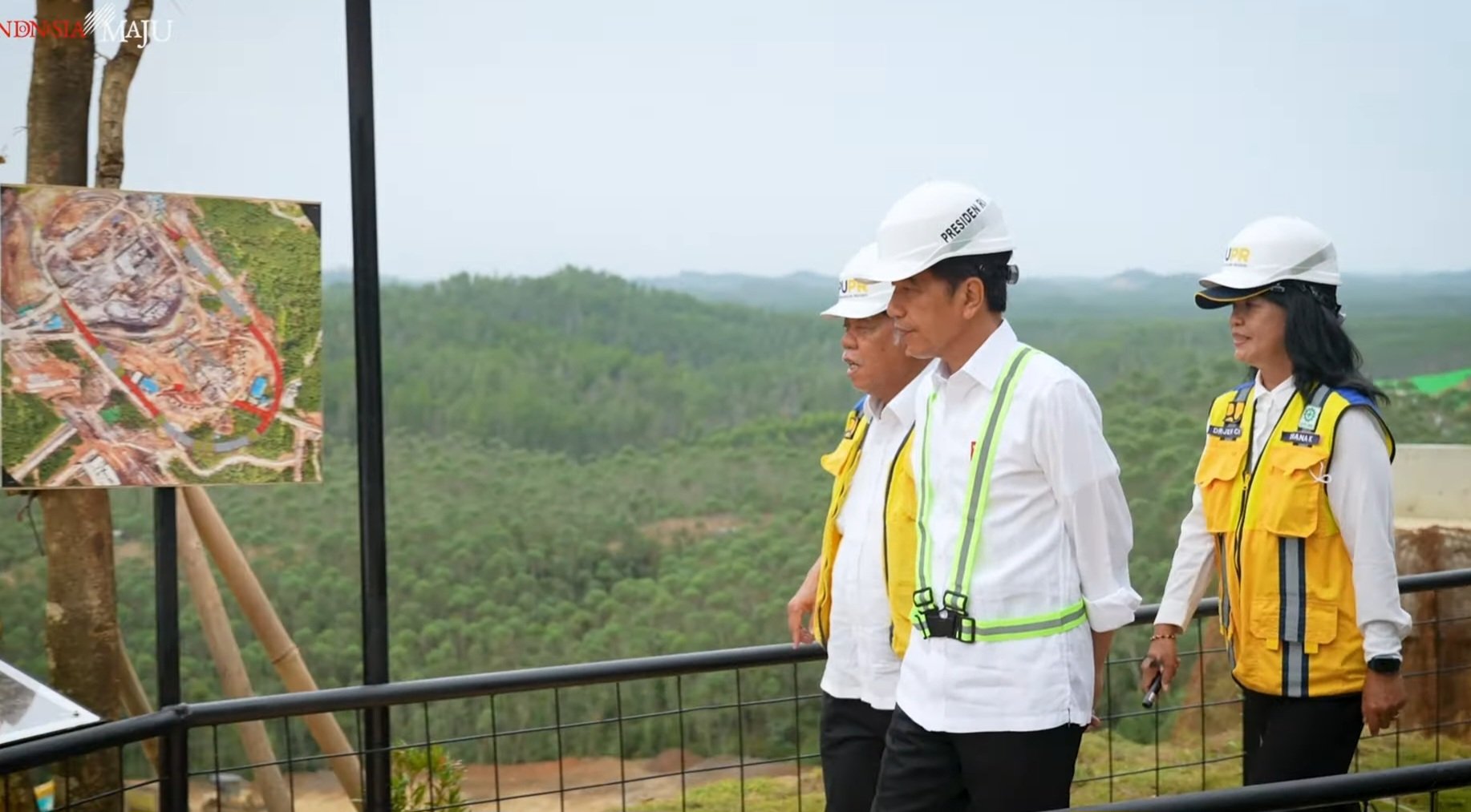 Presiden Jokowi saat meninjau pembangunan di IKN (SinPo.id/Setkab)