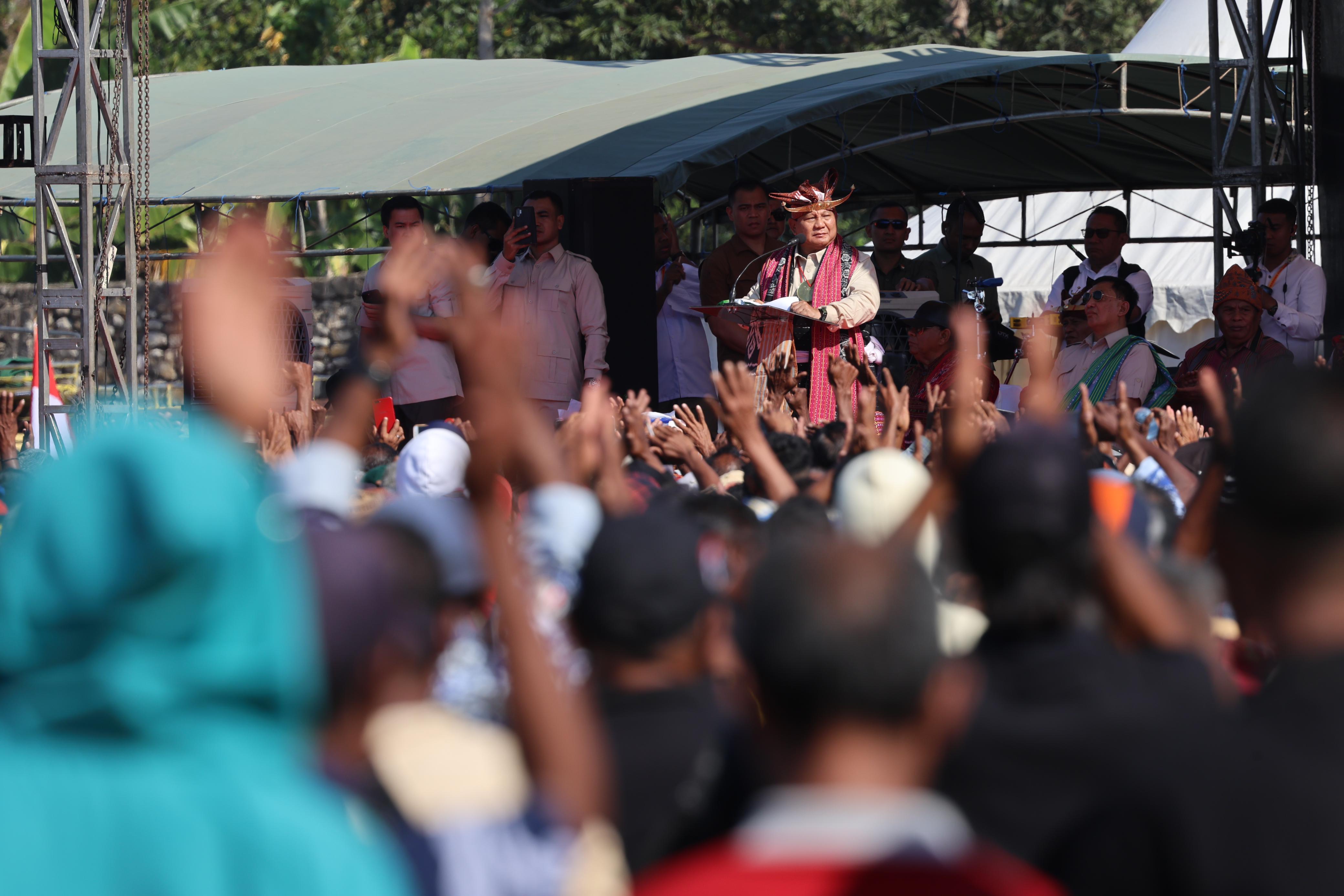 Prabowo disambut ribuan warga Haliwen, NTT (Sinpo.id/Tim Media)