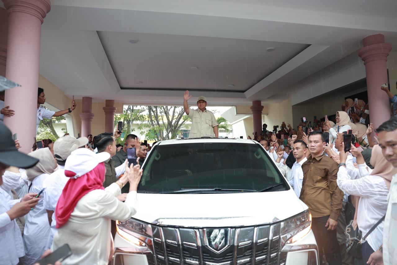 Prabowo Subianto menghadiri acara 'Konsolidasi Zona III Pemenangan Pileg Partai Bulan Bintang dan Pemenangan Prabowo Subianto Calon Presiden 2024' yang digelar di Padang. (SinPo.id/Tim Media)