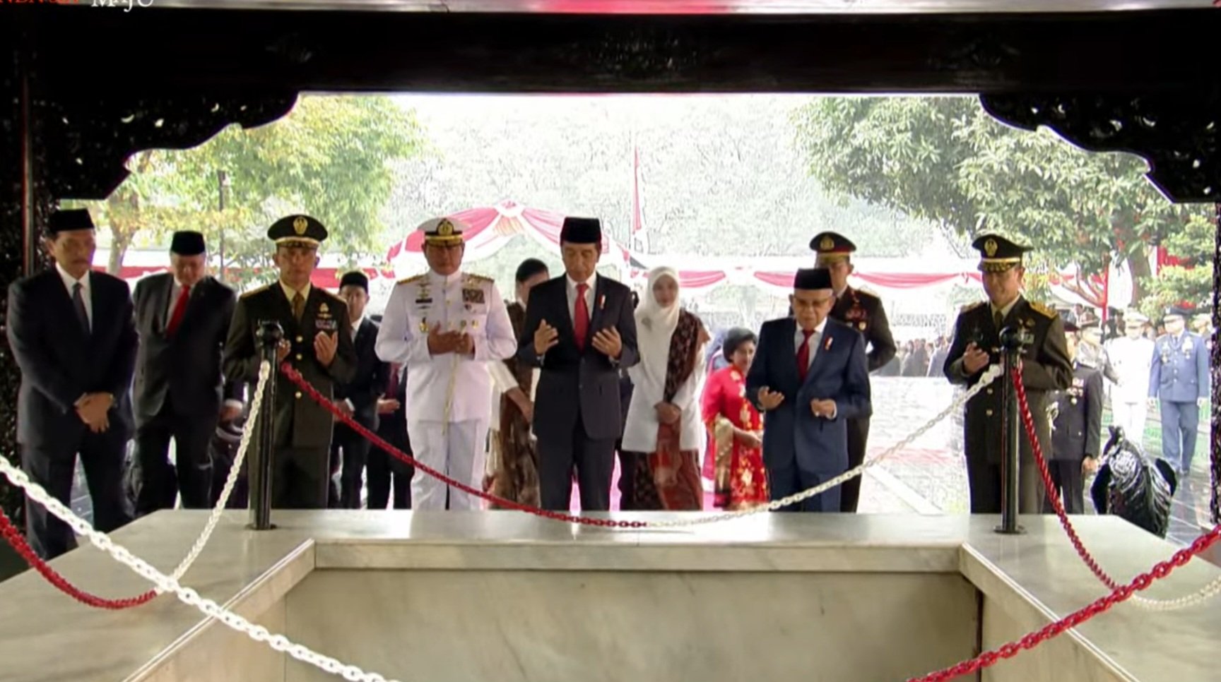 Suasana khidmat para Menteri Kabinet Indonesia Maju bersama Presiden Jokowi di Lubang Buaya (Sinpo.id/Setkab)