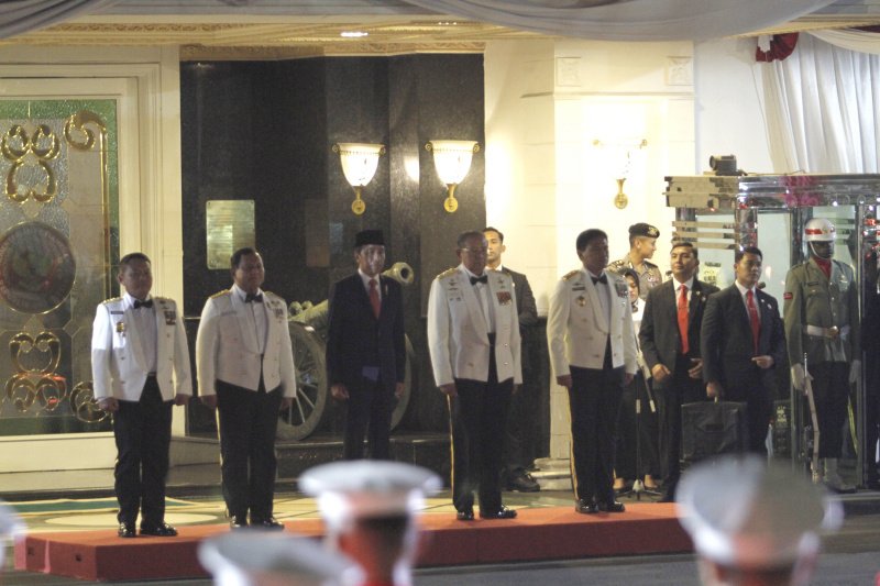 SBY saat hadir di acara gala dinner Dirgahayu TNI 5 Oktober 1946–05 Oktober 2023 di halaman Gedung Kemenhan, Jakarta pada Senin, 9 Oktober 2023 malam. (Ashar/SinPo.id)