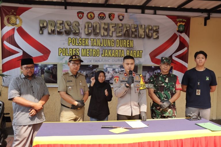 Konferensi pers kasus pembacokan di Mapolsek Tanjung Duren (SinPo.id/ Humas Polri)