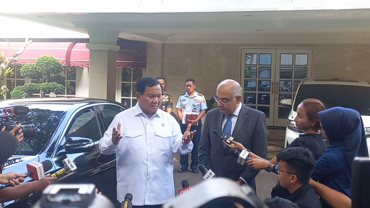 Menhan Prabowo Subianto bersama Duta Besar Mesir untuk Indonesia Ashraf Mohamed Moguib Sultan (SinPo.id/ Khaerul Anam)