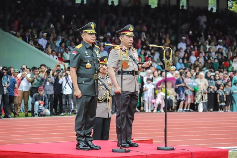 Panglima TNI Jenderal Agus Subiyanto dan Kapolri Jenderal Polisi Listyo Sigit Prabowo memimpin upacara Wisuda Prabhatar Akademi TNI dan Akpol (SinPo.id/ Humas Polri)