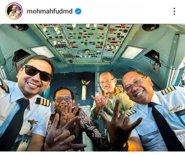 Foto postingan Mahfud MD bersama pilot Garuda (Sinpo.id/dok: instagram Mahfud MD)