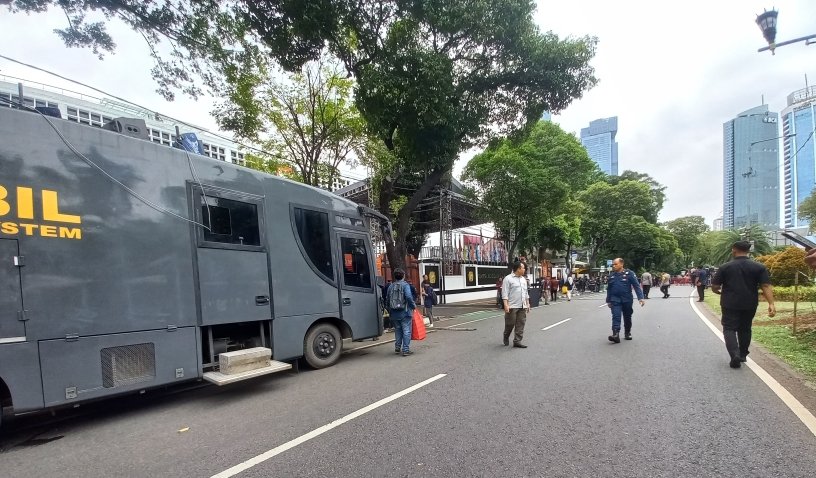 Pengamanan di sekitar gedung KPU (SinPo.id/ Khaerul Anam)