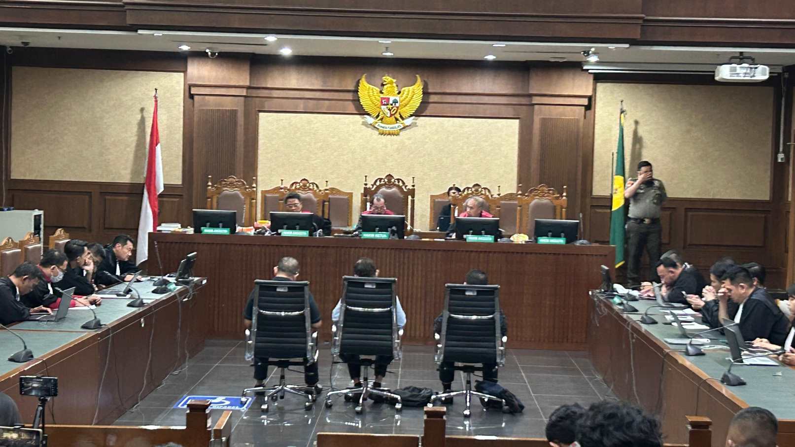 Sidang putusan Johnny Gerard Plate di Pengadilan Tindak Pidana Korupsi (Tipikor) pada Pengadilan Negeri (PN) Jakarta Pusat, Rabu 8 November 2023 (SinPo.id/David)