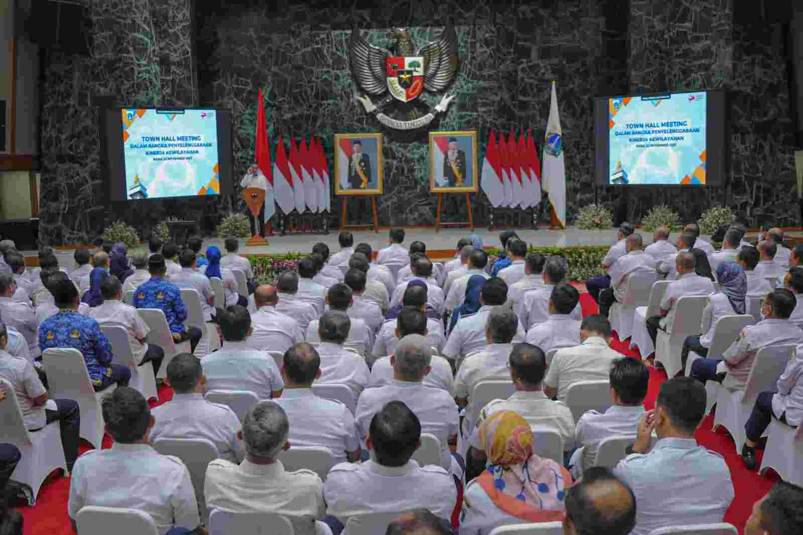 Pj Gubernur Heru Budi kumpulkan ASN DKI beserta seluruh camat dan lurah se-Jakarta jelang masa kampanye Pemilu 2024 (SinPo.id/ Dok. Pemprov DKI)