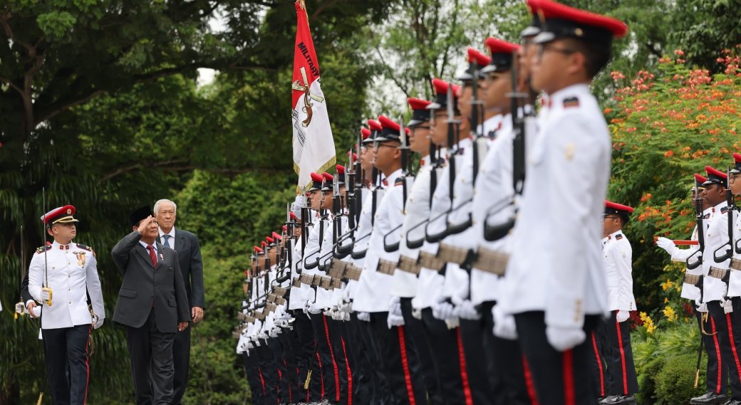 Menhan Prabowo Subianto disambut upacara militer di Istana Negara Singapura (SinPo.id/ Tim Media Prabowo)