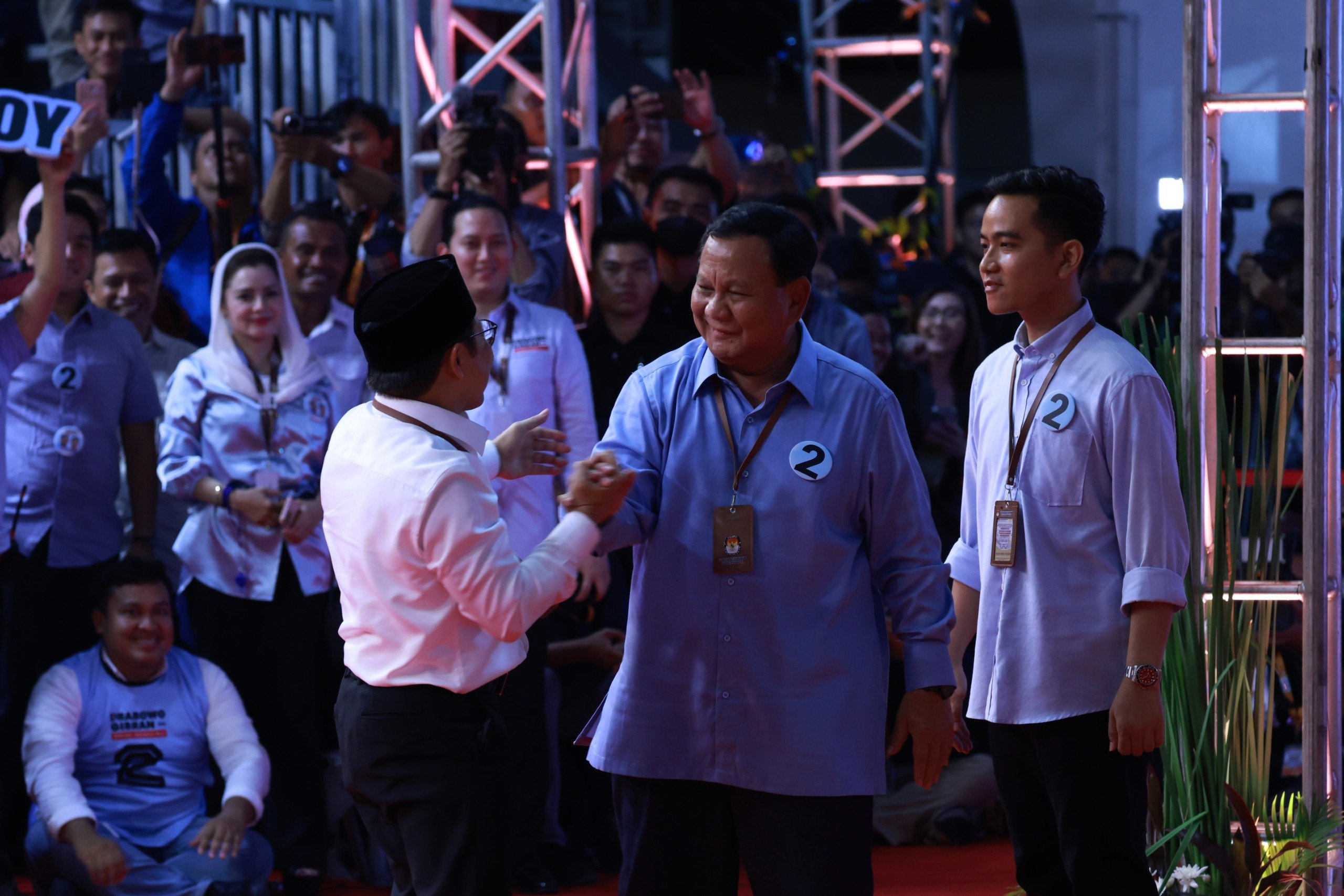 Prabowo sapa mantan rekan koalisinya, Muhaimin Iskandar saat bertemu di KPU (Sinpo.id/Ashar)