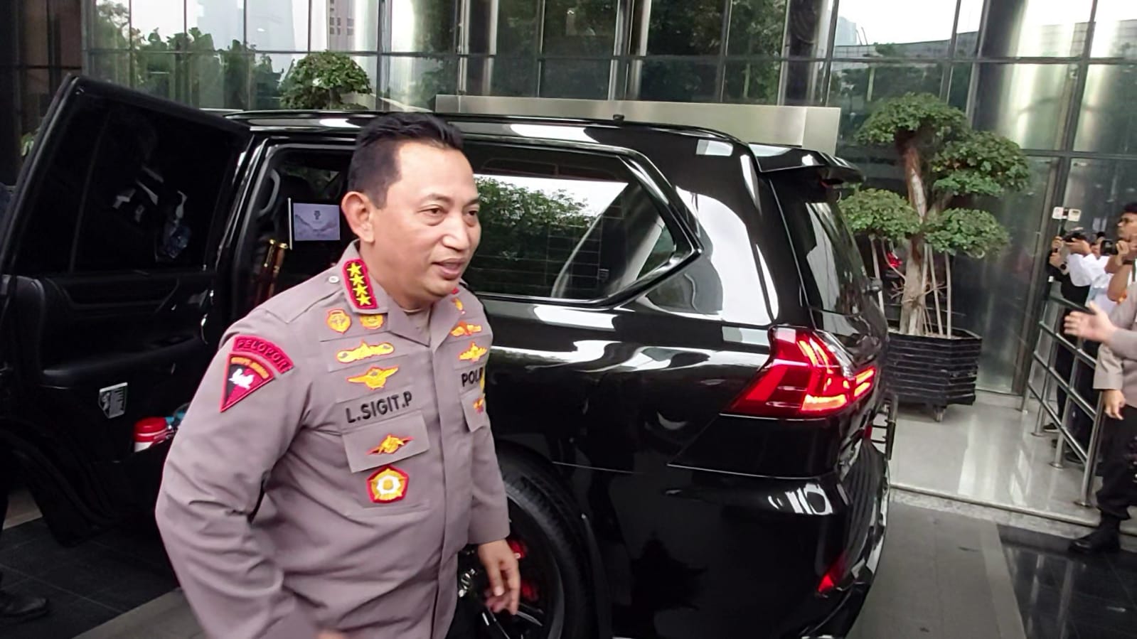 Kepala Kepolisian Negara Republik Indonesia (Kapolri) Jenderal Listyo Sigit Prabowo mendatangi KPK pada Senin, 4 Desember 2023. (SinPo.id/David)