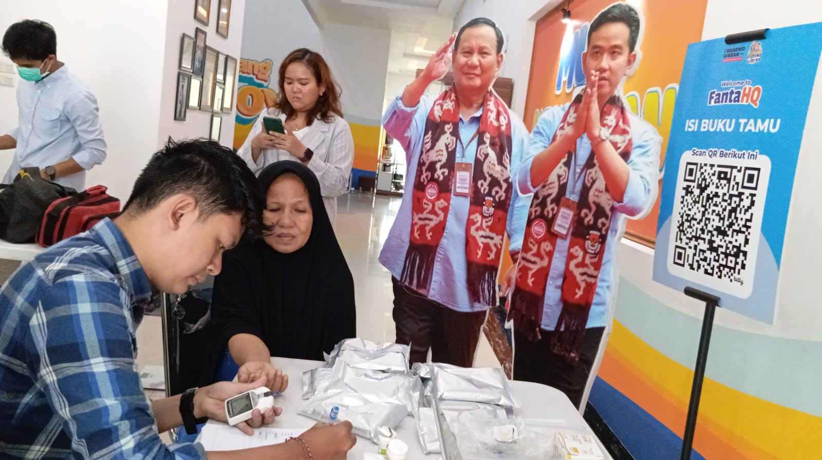 TKN Fanta Prabowo-Gibran gelar pemeriksaan kesehatan gratis. (SinPo.id/Dok. TKN Prabowo-Gibran)