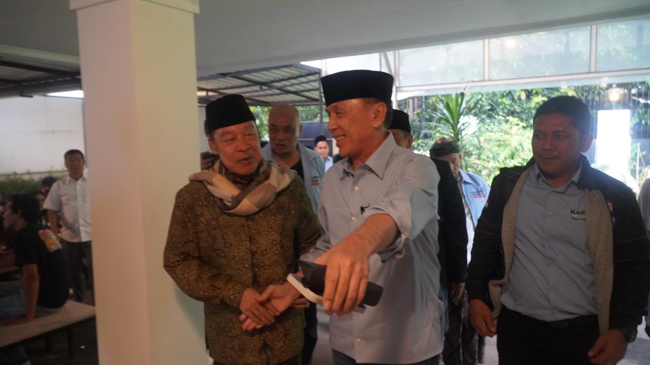 Pimpinan Ponpes Buntet menyambangi markas pemenangan TKN Prabowo-Gibran (Sinpo.id/Tim Media)