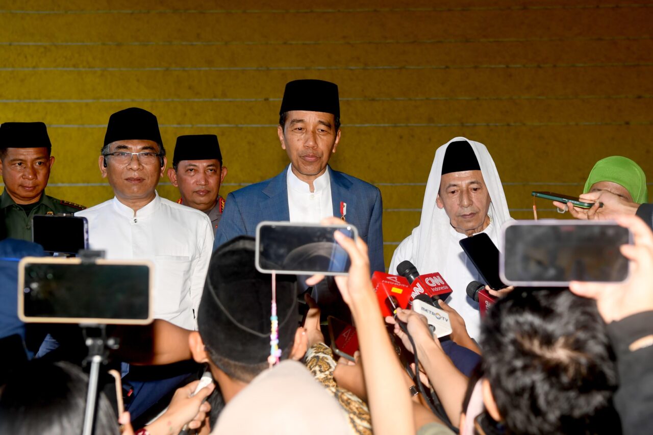 Presiden Jokowi mengajak santri menggunakan hak pilih di Pemilu 2024. (SinPo.id/BPMI Setpres)