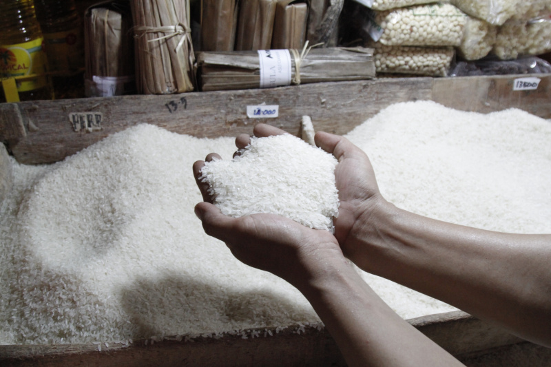 Harga beras semakin tinggi karena penyebabnya fenomena alam El Nino (Ashar/SinPo.id)
