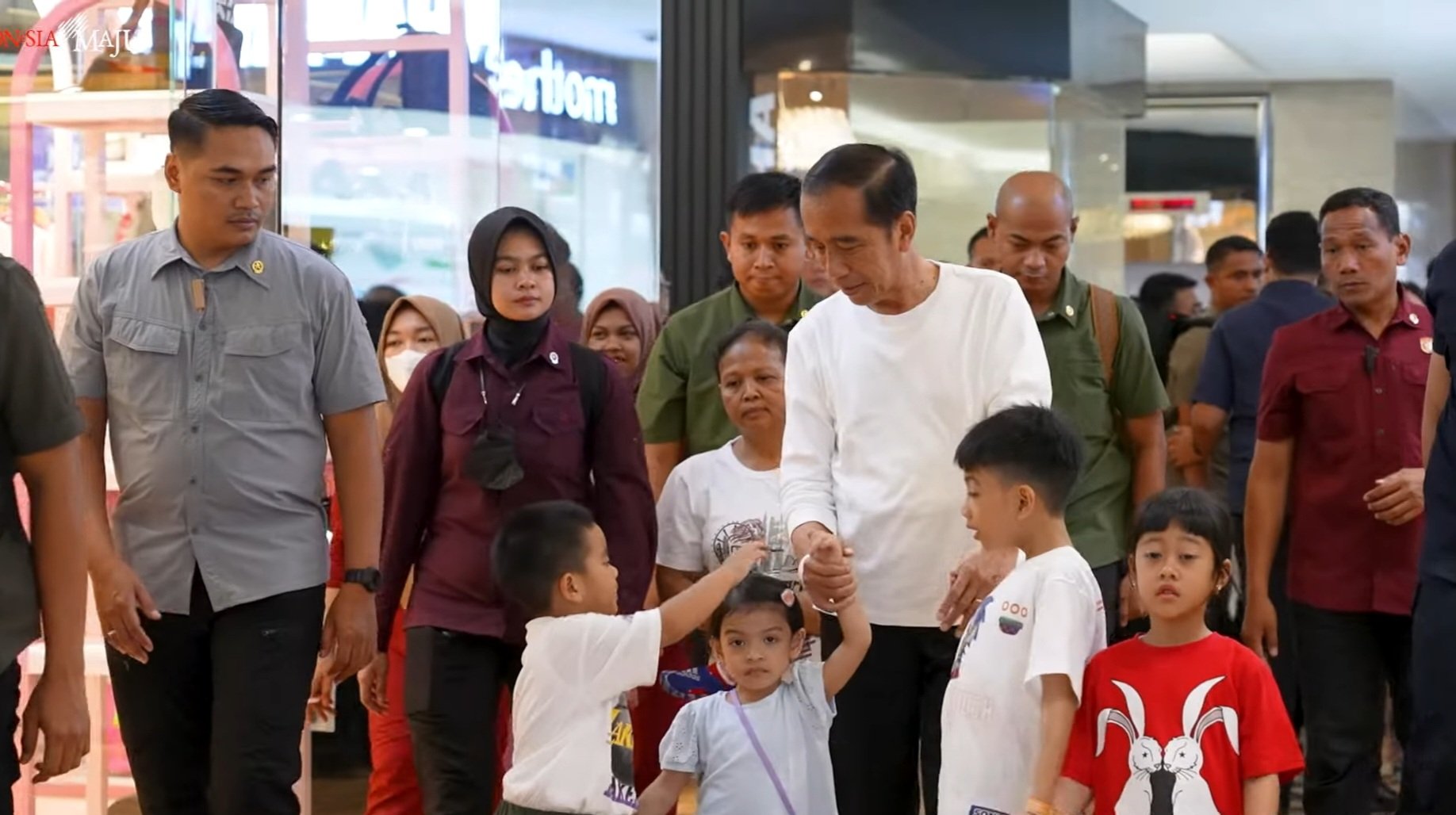 Jokowi ajak main cucu (SinPo.id/ Youtube)