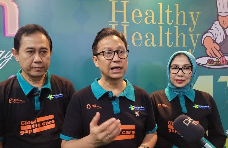Menteri Kesehatan (Menkes) RI Budi Gunadi Sadikin (tengah), saat ditemui di Rumah Sakit Kanker (RSK) Dharmais, Jakarta. (SinPo.id/Antara)