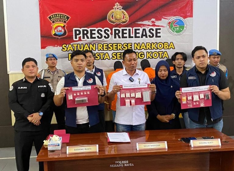 Konferensi pers kasus peredaran narkoba di Polresta Serang (SinPo.id/ Humas Polri)