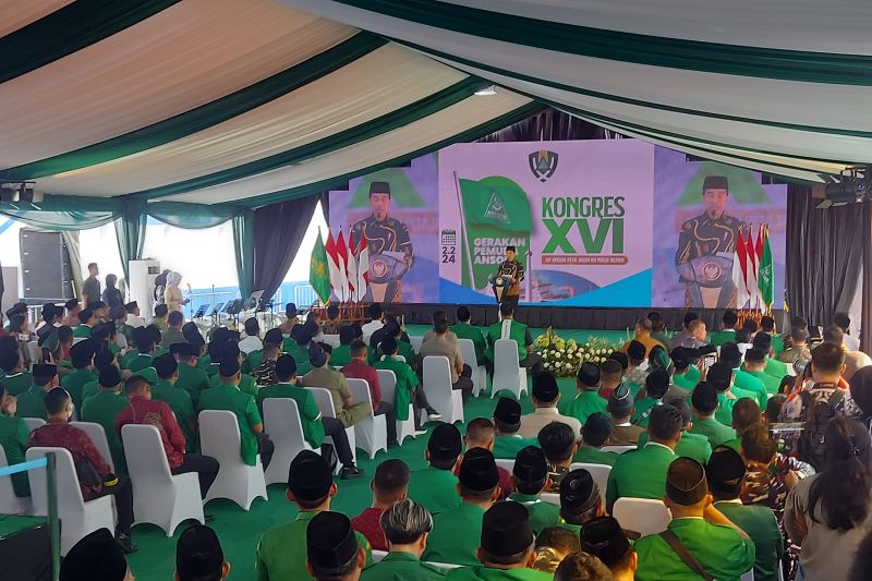 Presiden Joko Widodo saat menyampaikan sambutan dalam agenda Kongres XVI Gerakan Pemuda (GP) Ansor di Terminal Penumpang Kapal Pelni. (SinPo.id/Antara)