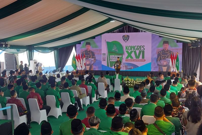 Presiden RI Joko Widodo saat menyampaikan sambutan dalam agenda Kongres XVI Gerakan Pemuda (GP) Ansor di Terminal Penumpang Kapal Pelni. (SinPo.id/Antara)