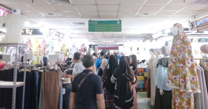 Situasi Pasar Tanah Abang, Jakarta Pusat. (foto:Mufit)