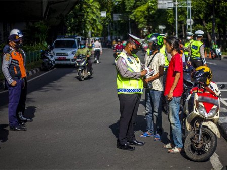 Polisi menindak pelawan arah di Jakarta (SinPo.id/Beritajakarta)