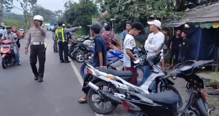 Polres Lumajang bubarkan aksi balap liar (SinPo.id/ Humas Polri)