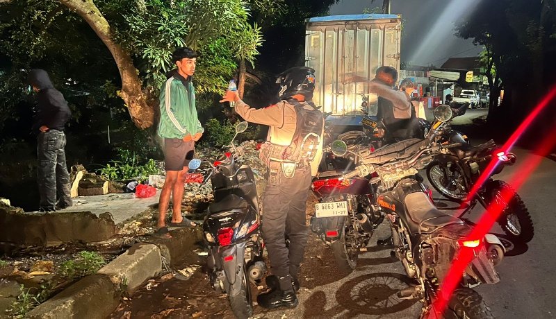 Tim Patroli Perintis Presisi mengamankan terduga pelaku tawuran di Jaktim (SinPo.id/ Humas Polda Metro Jaya)