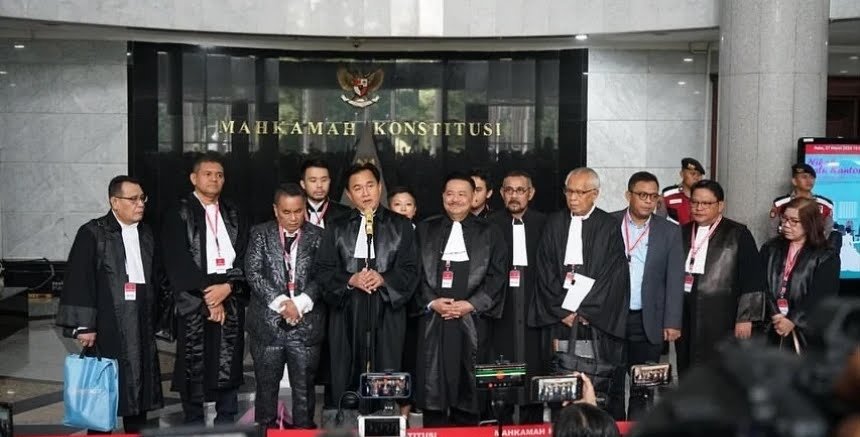 Konferensi pers Tim Kuasa Hukum Prabowo-Gibran di Gedung MK (SinPo.id/ Instagram)