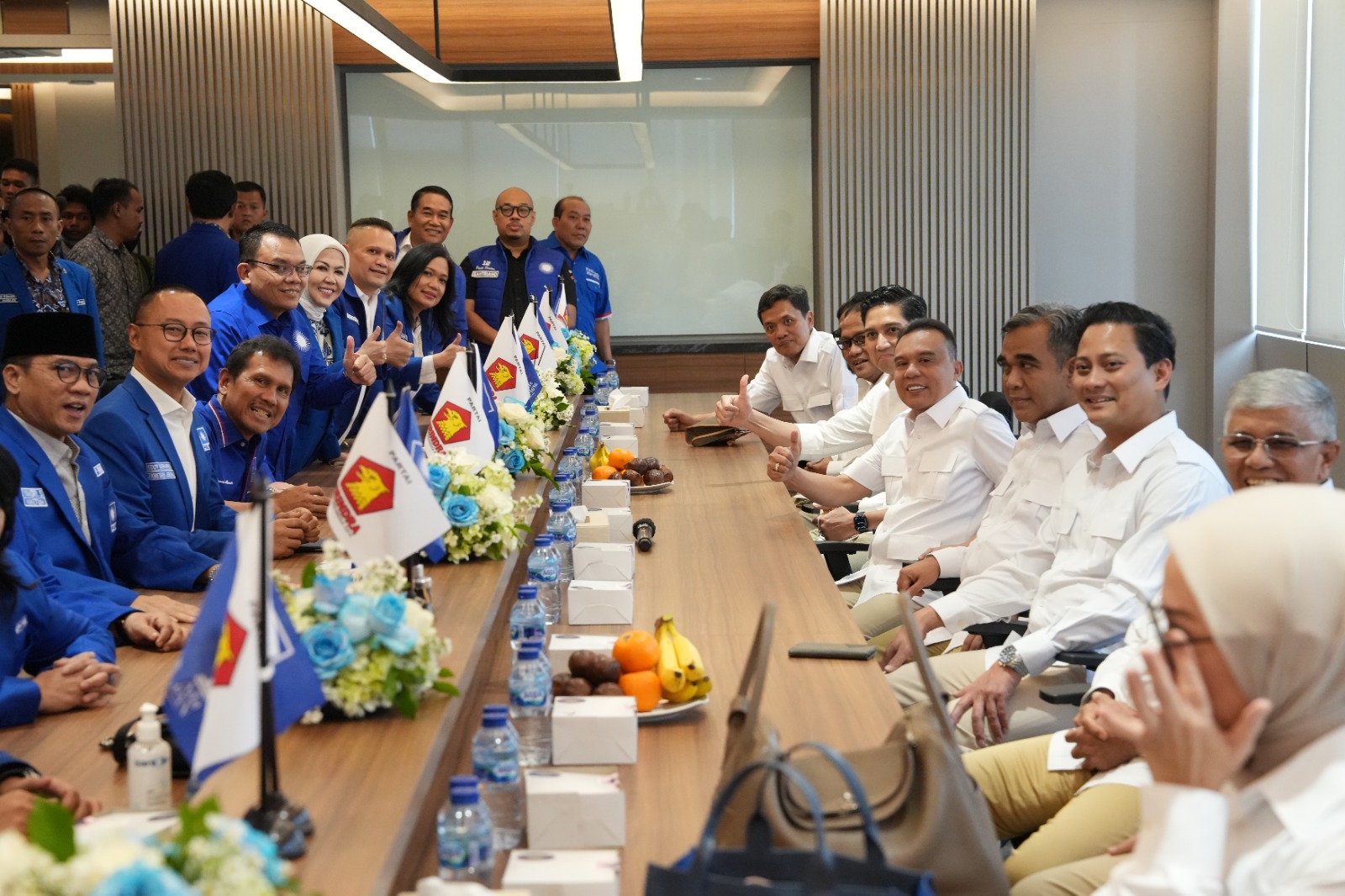 Partai Gerindra bertemu PAN untuk membahas Cawapres Erick Thohir mendampingi Capres Ketua Umum Partai Gerindra Prabowo Subianto jelang Pilpres 2024 (Ashar/SinPo.id)