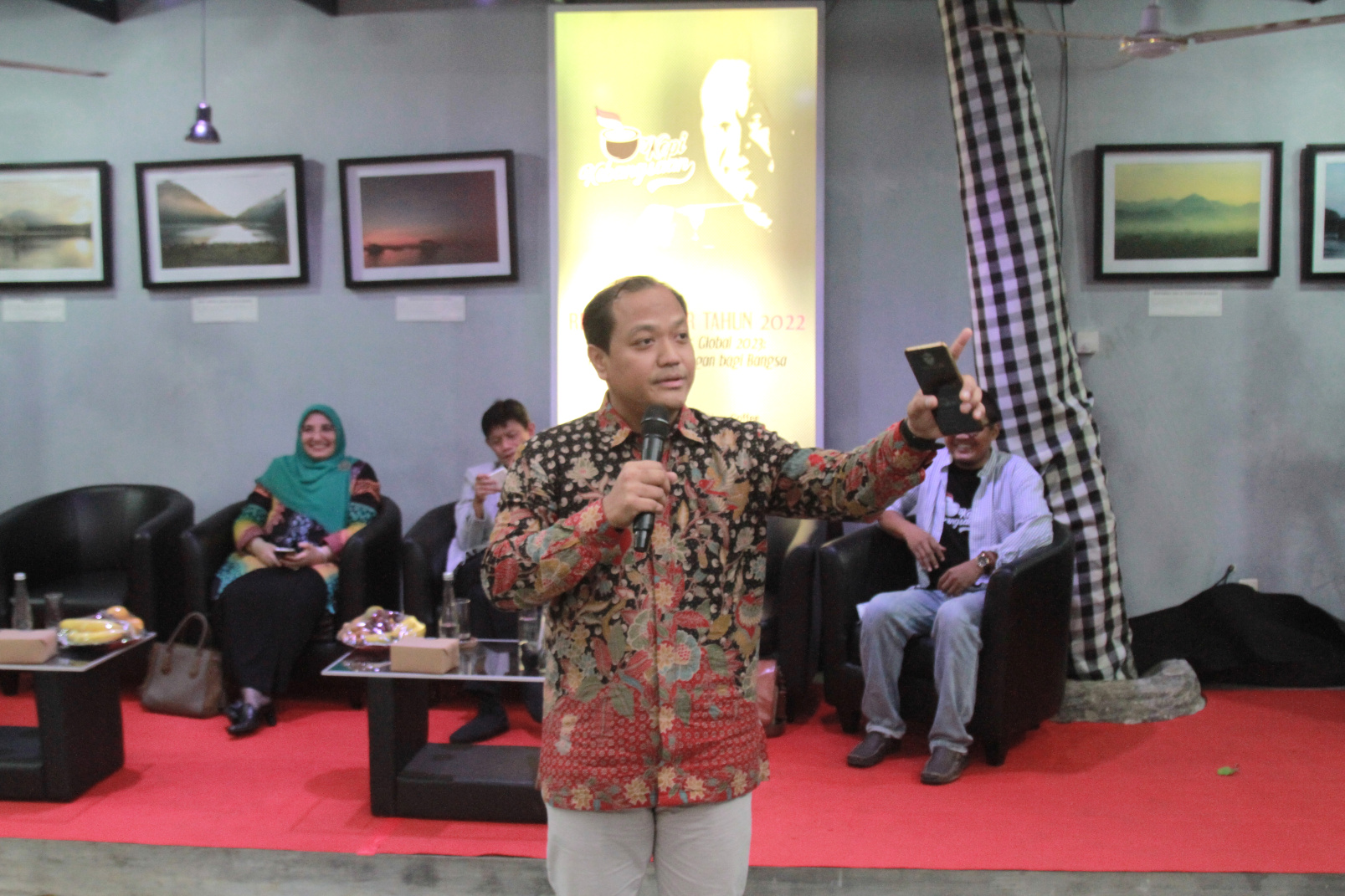 KASAD Jenderal TNI Dudung Abdurrahman gelar Diskusi Kopi Kebangsaan Refleksi Akhir Tahun (Ashar/SinPo.id)