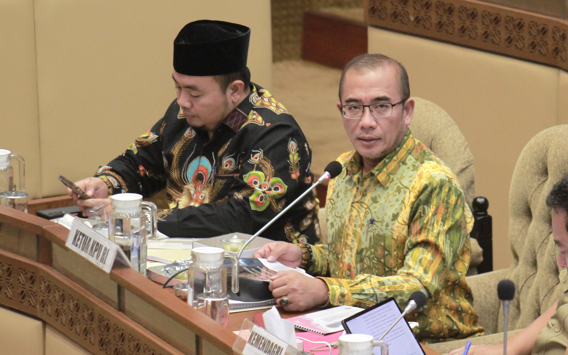 Komisi II gelar RDP bersama KPU RI, DKPP RI, Bawaslu RI, Kemendagri di Kompleks Parlemen Senayan (Ashar/SinPo.id)