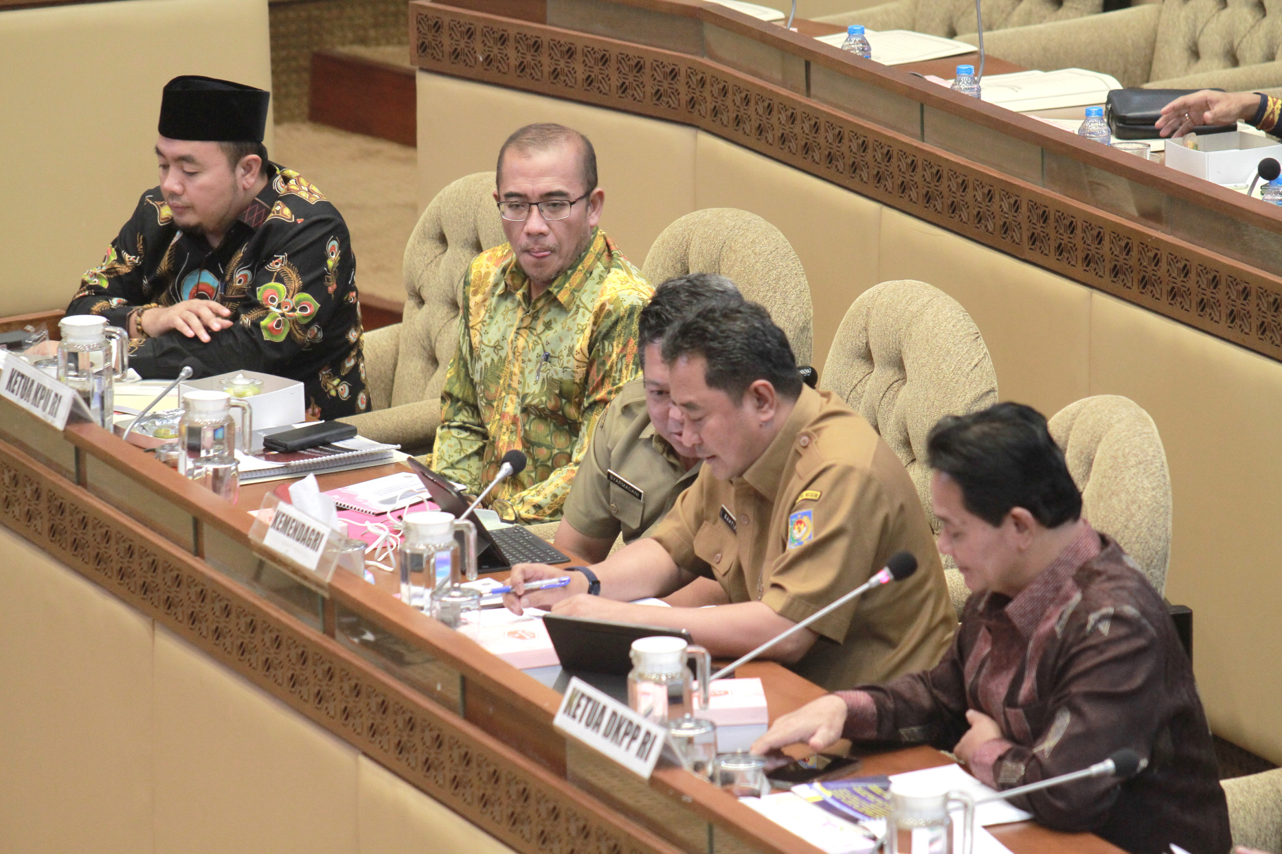 Komisi II gelar RDP bersama KPU RI, DKPP RI, Bawaslu RI, Kemendagri di Kompleks Parlemen Senayan (Ashar/SinPo.id)