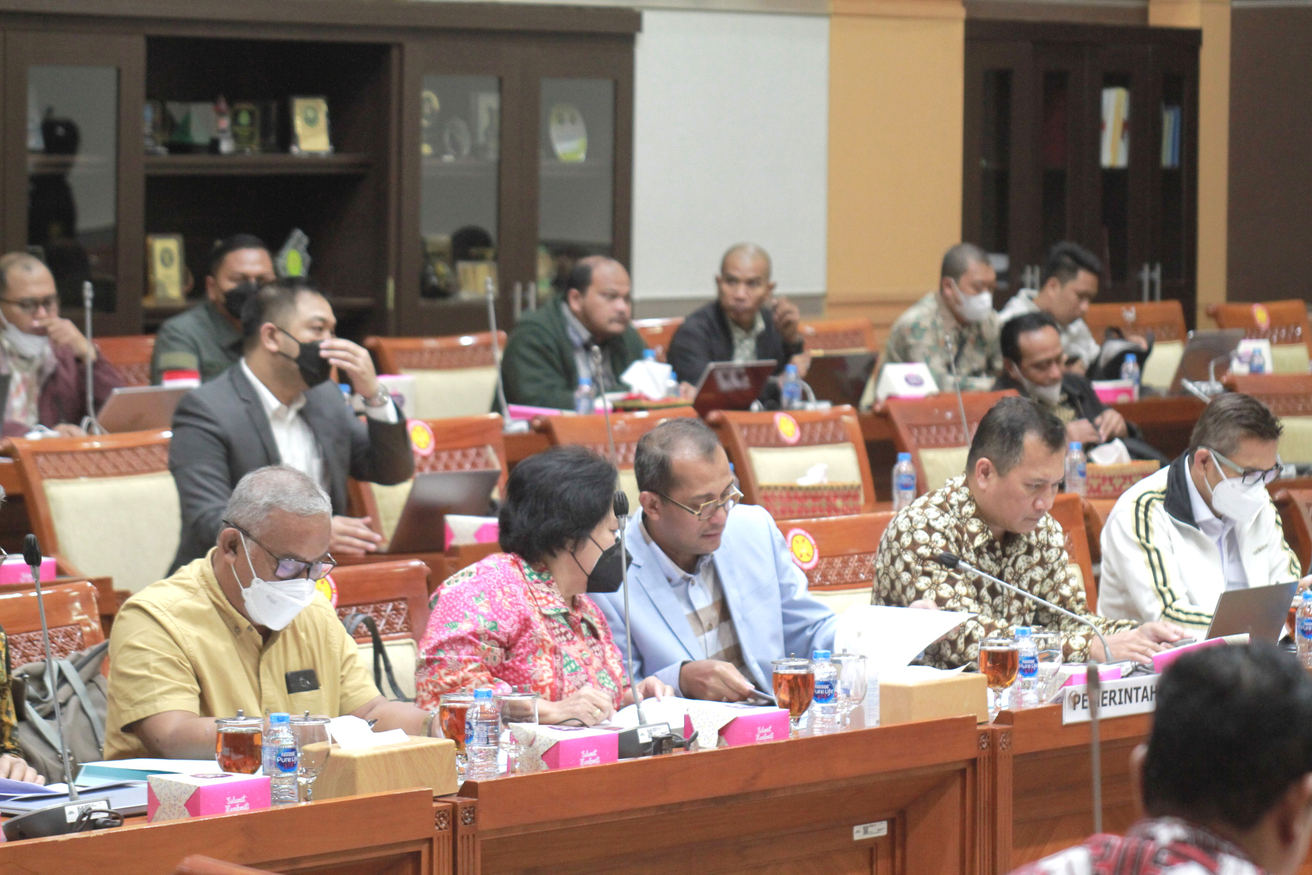 Komisi III DPR gelar raker bersama Wamenkumham Edward Omar Sharif membahas RUU tentang KUHP (Ashar/SinPo.id)