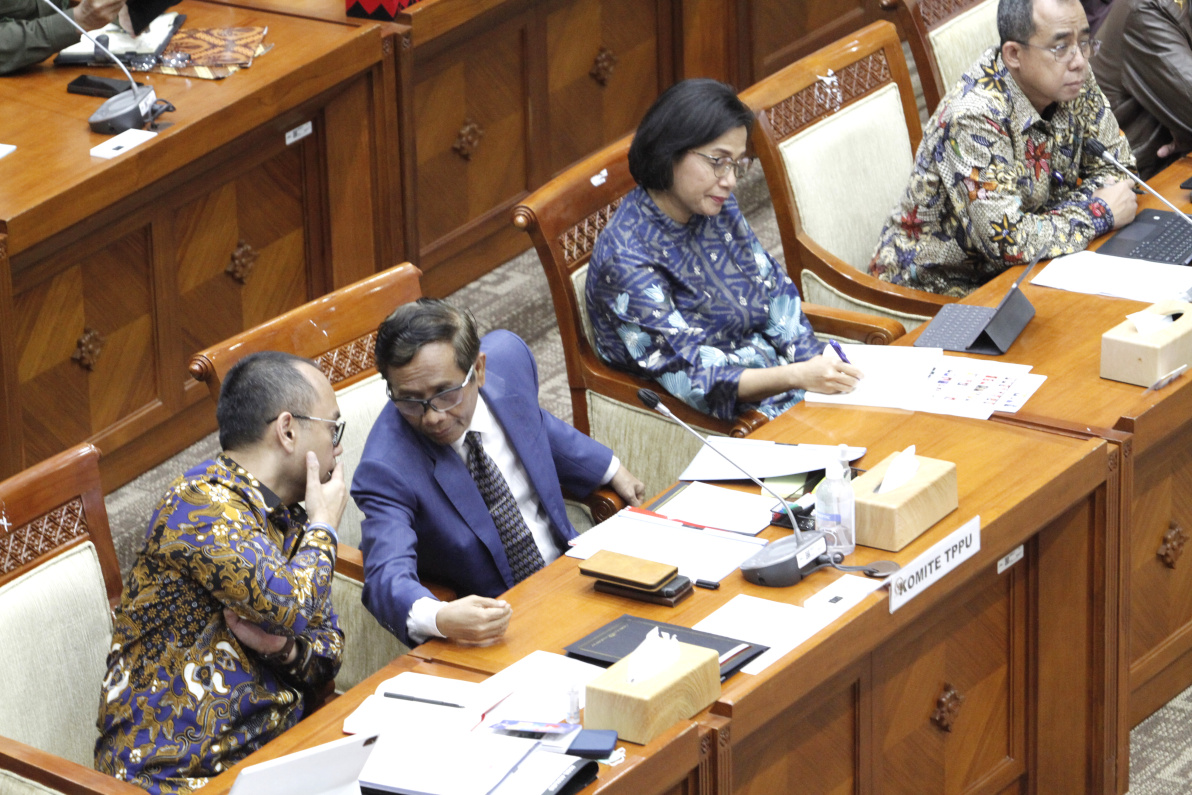Komisi III DPR gelar RDPU dengan Ketua Komite TPPU, Menkeu dan PPATK membahas transaksi keuangan mencurigakan Rp 349 triliun (Ashar/SinPo.id)