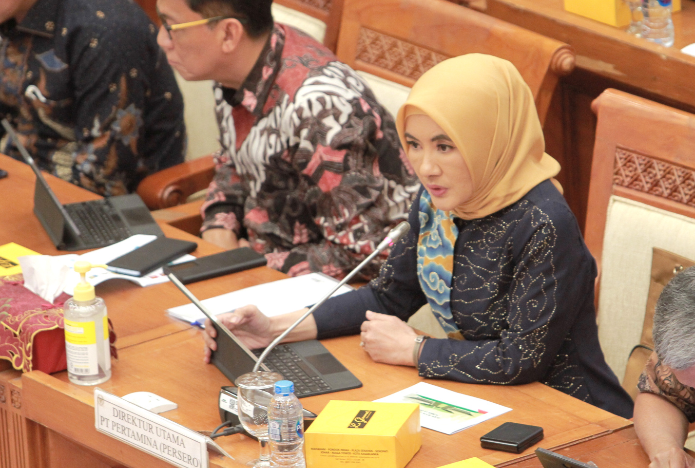 Komisi VII DPR gelar RDP dengan Dirut Pertamina Nicke Widyawati membahas soal relokasi Depo Pertamina Plumpang (Ashar/SinPo.id)