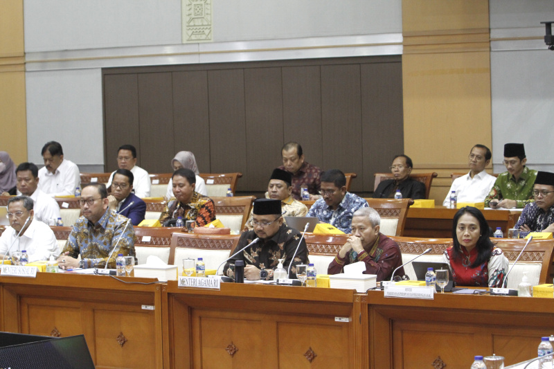 Komisi VIII DPR gelar raker bersama Menag, Mensos, Menteri PPPA dan Kepala BNPB bahas Anggaran 2024 (Ashar/SinPo.id)