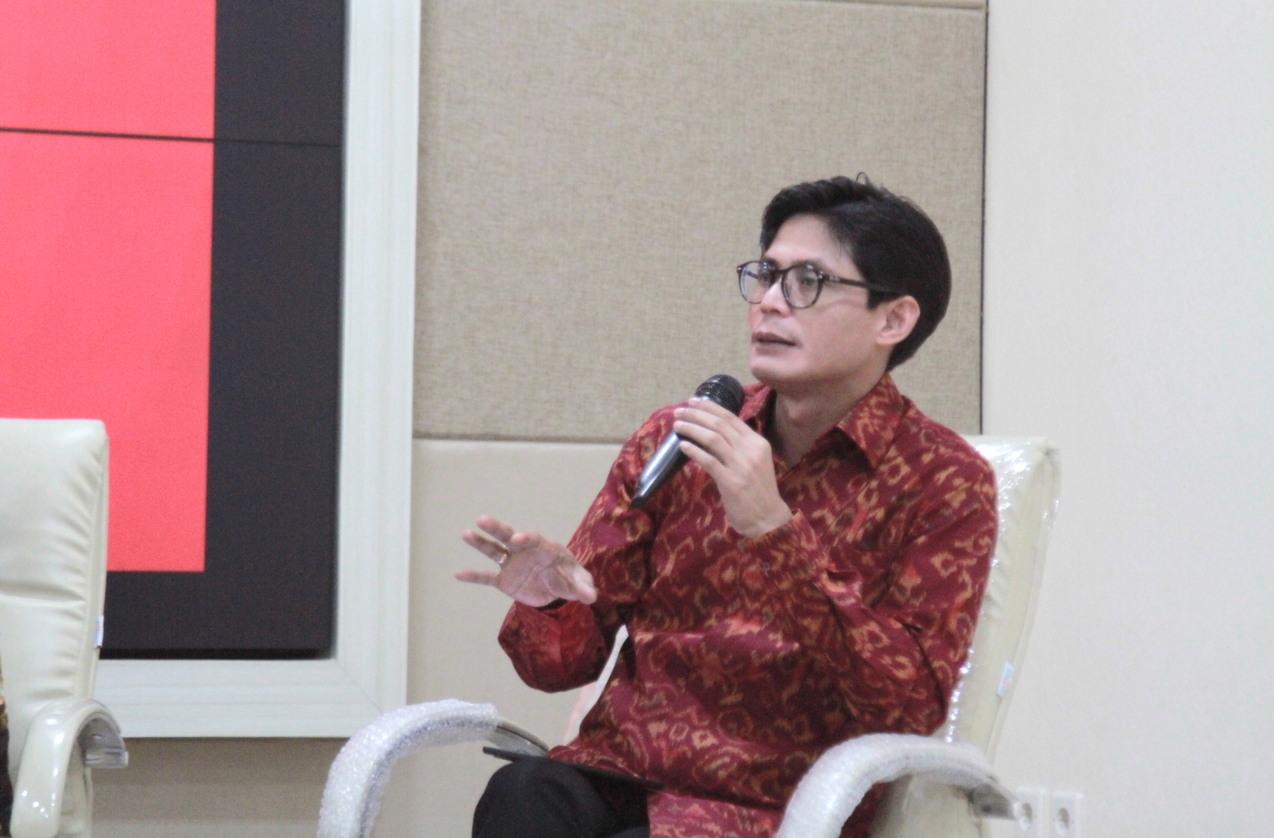 KPU RI menggelar diskusi media dengan tema Sosial Untuk Optimalisasi Tingkat Partisipasi Pemilih Milinial (Ashar/SinPo.id)