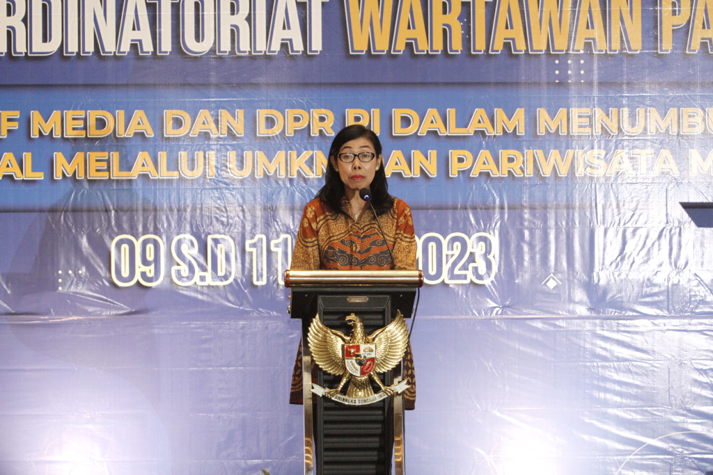 Anggota DPR Komisi IX DPR RI Dapil Malang membuka Forum Komunikasi dan Sosialisasi Kinerja DPR di Malang (Ashar/SinPo.id)